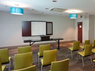 Express & Scott-lafayette West By Ihg Hotel 2*